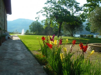 Luxury villas 30% off in May - Lakeside in Italy & Sea View in Montenegro